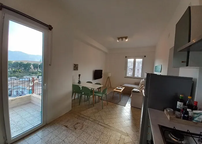 Spacious Apartment With Mountain Panorama