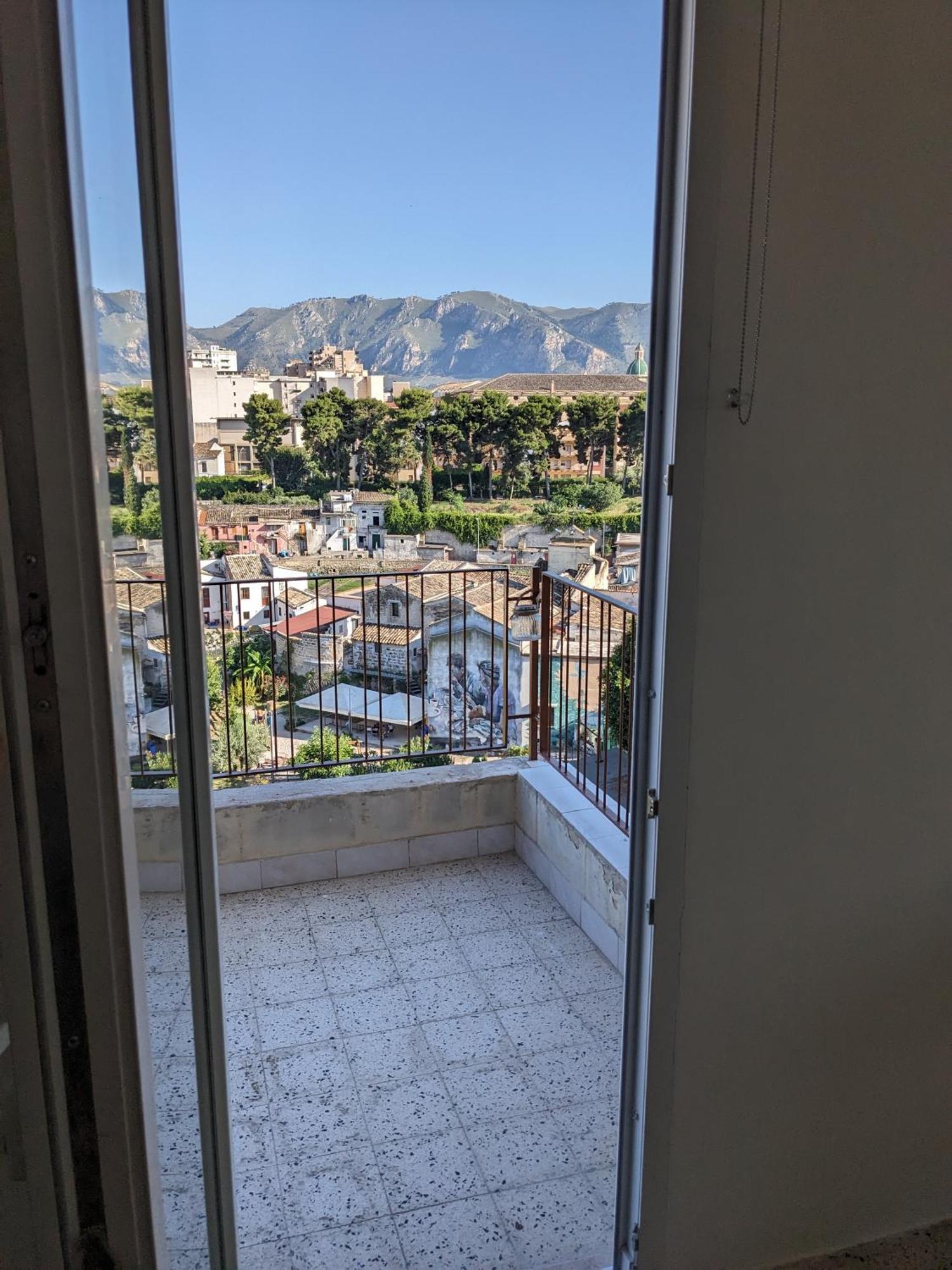 Spacious With Mountain Panorama Palermo
